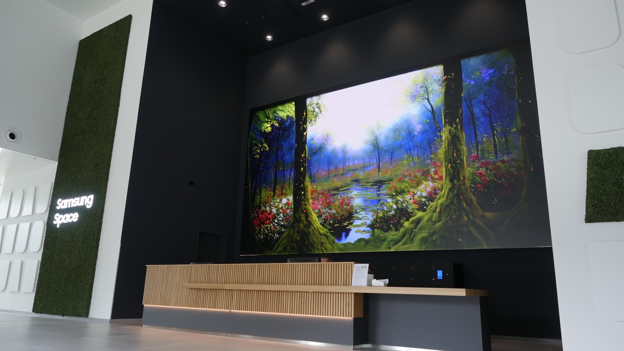 Code of Nature, permanent generative installation by Ronen Tanchum at Samsung Space Germany