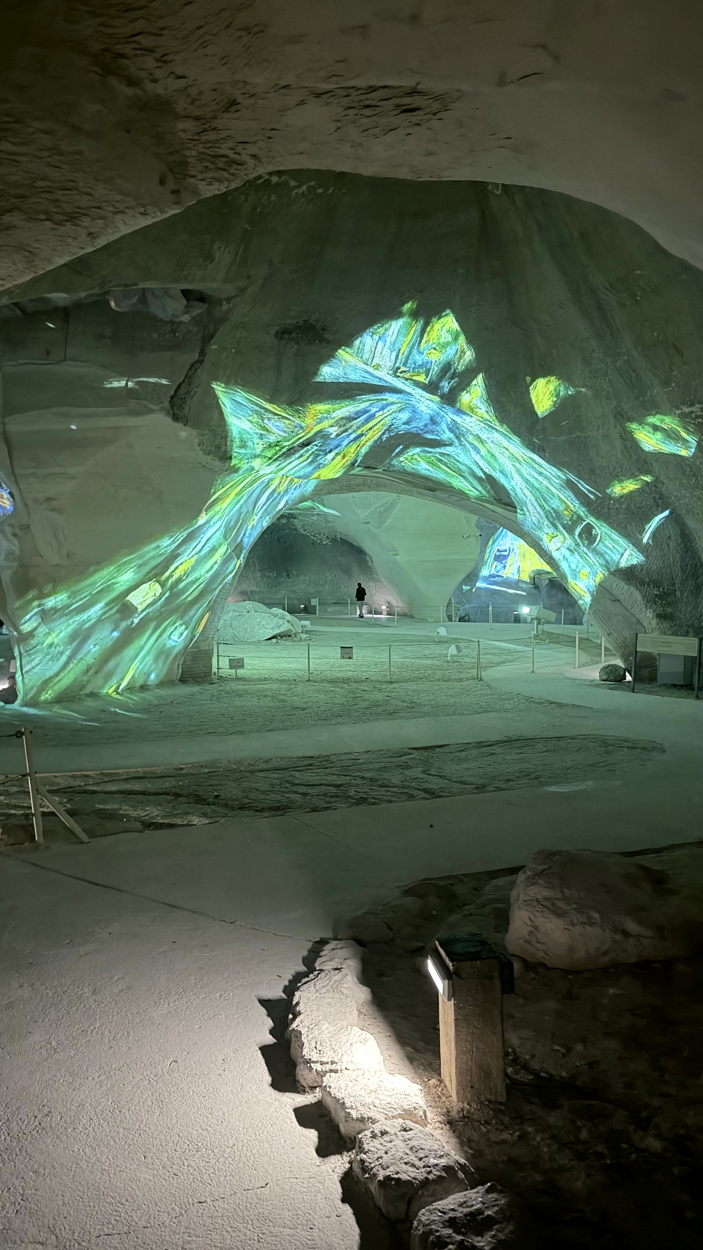 The Eighth Sound, Site-responsive projection installation by Ronen Tanchum